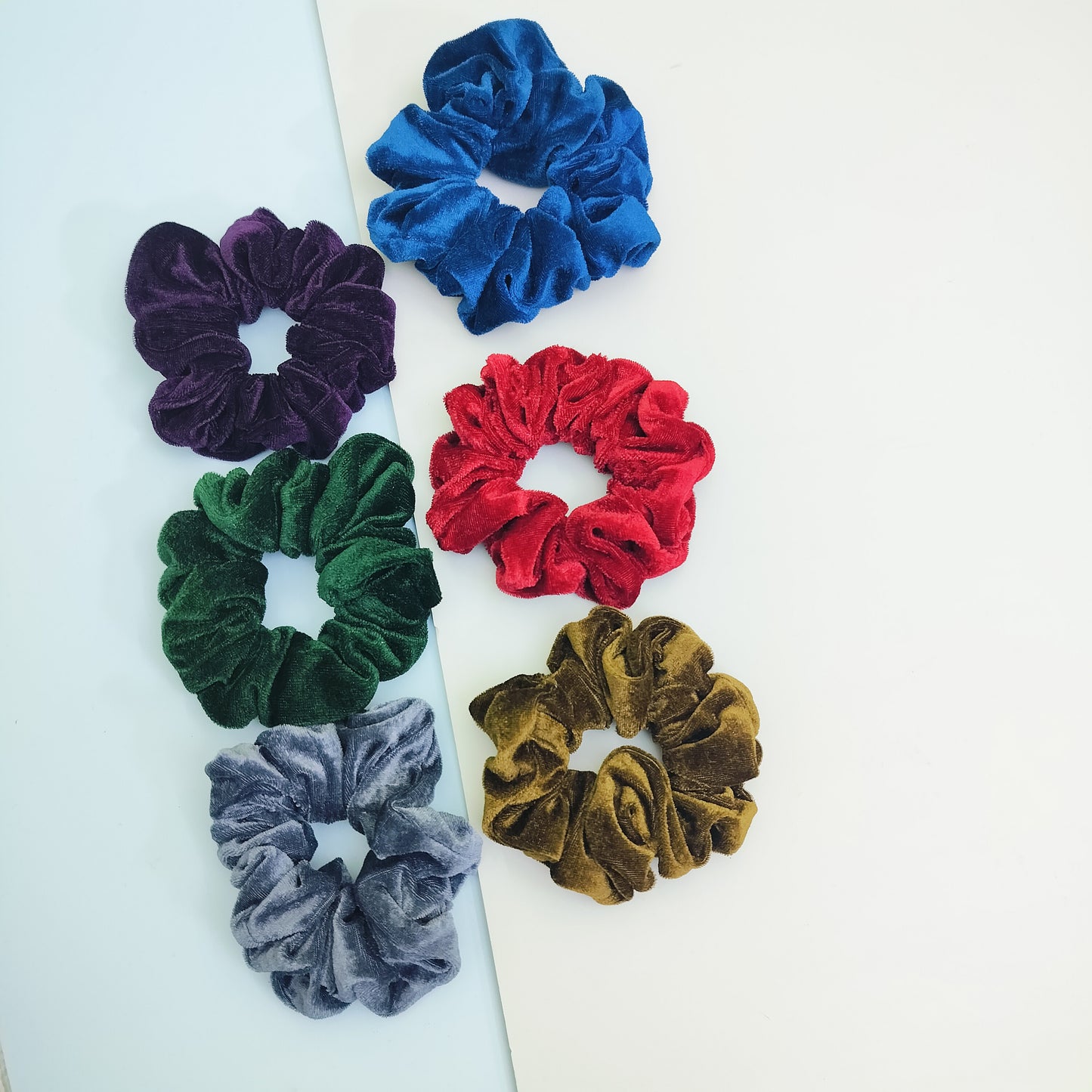 VELVET SCRUNCHIES (Ab 359)