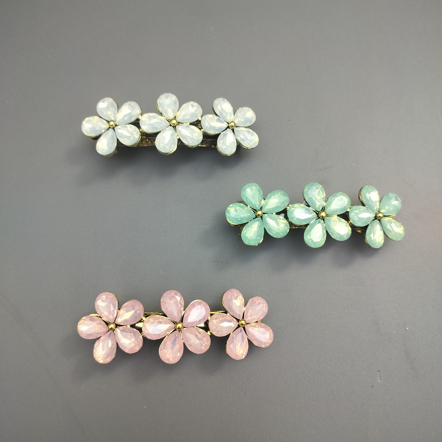 PREMIUM Flower shaped Center clips (pack of 12)Cy-37